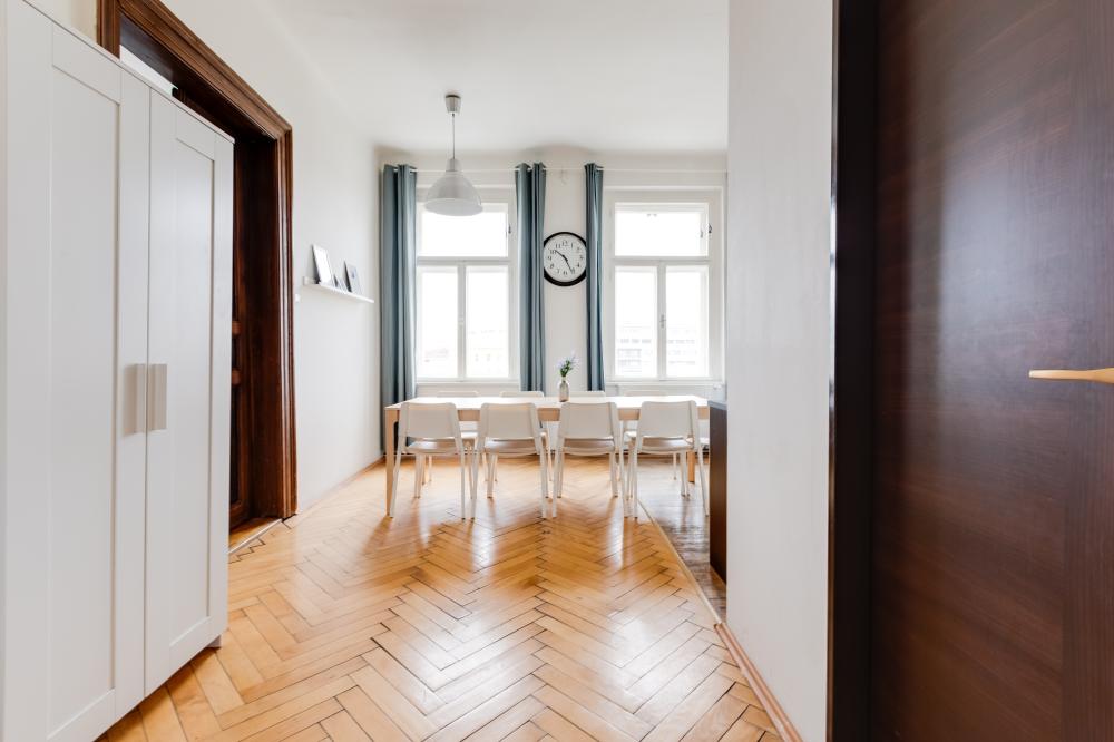 Violet Apartment