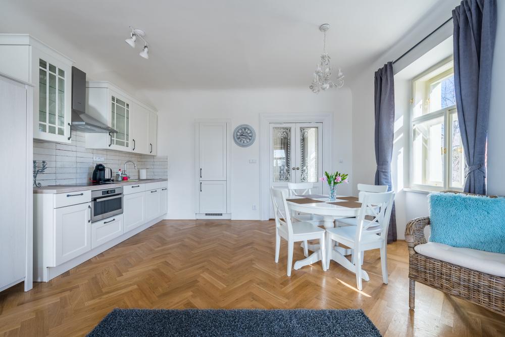 Charles Apartment