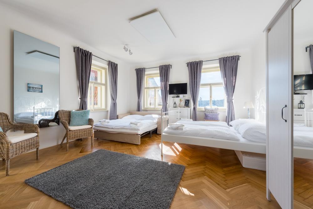 Charles Apartment