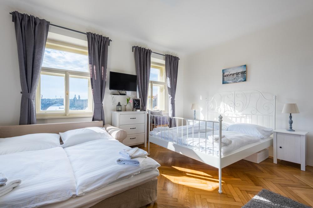 Charles Apartment