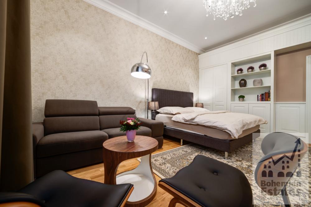 Queen Apartment