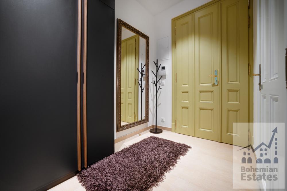 Queen Apartment