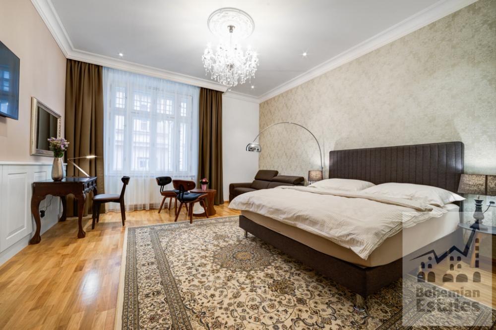 Queen Apartment
